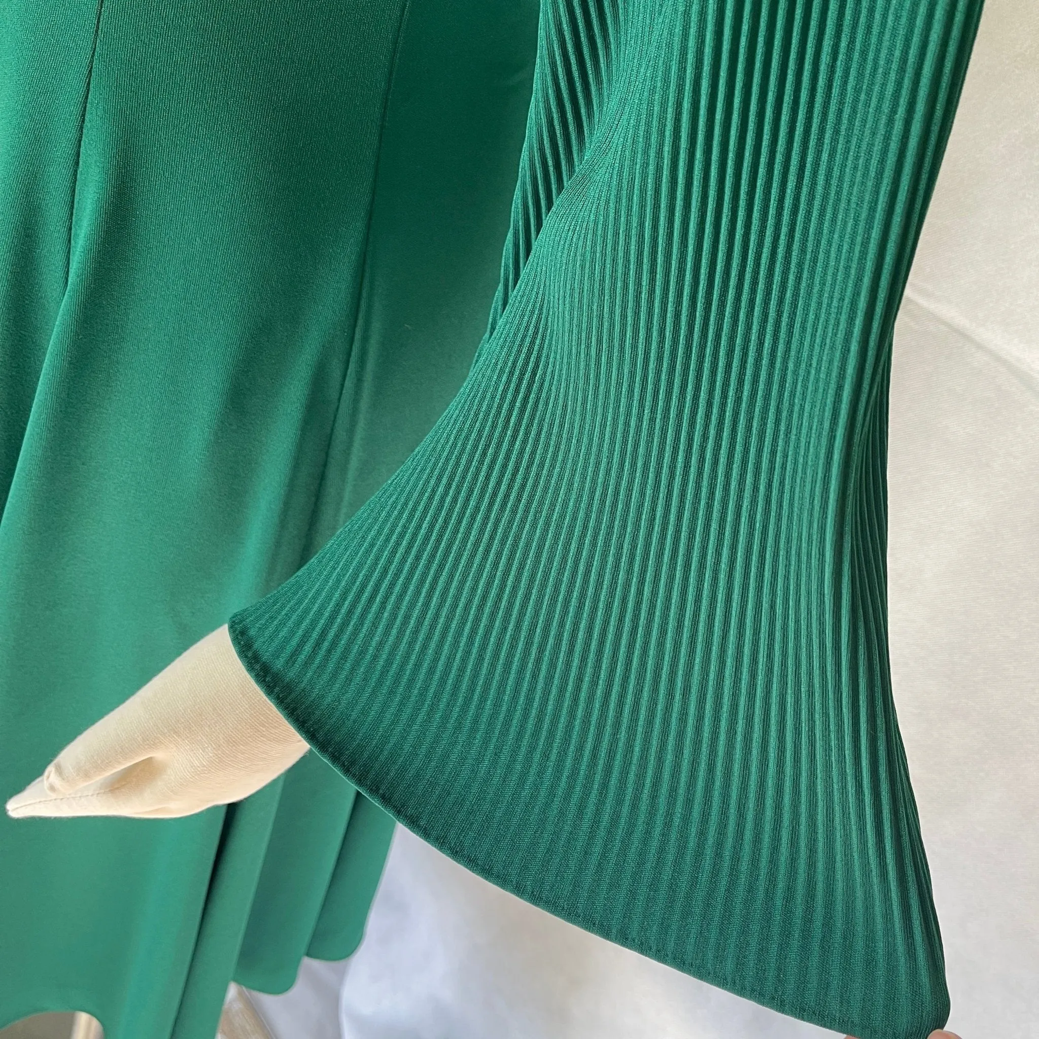 Vintage Emerald Green by Edith Flagg with Flouted Sleeves in Mini Pleats. 1970s Fashion.