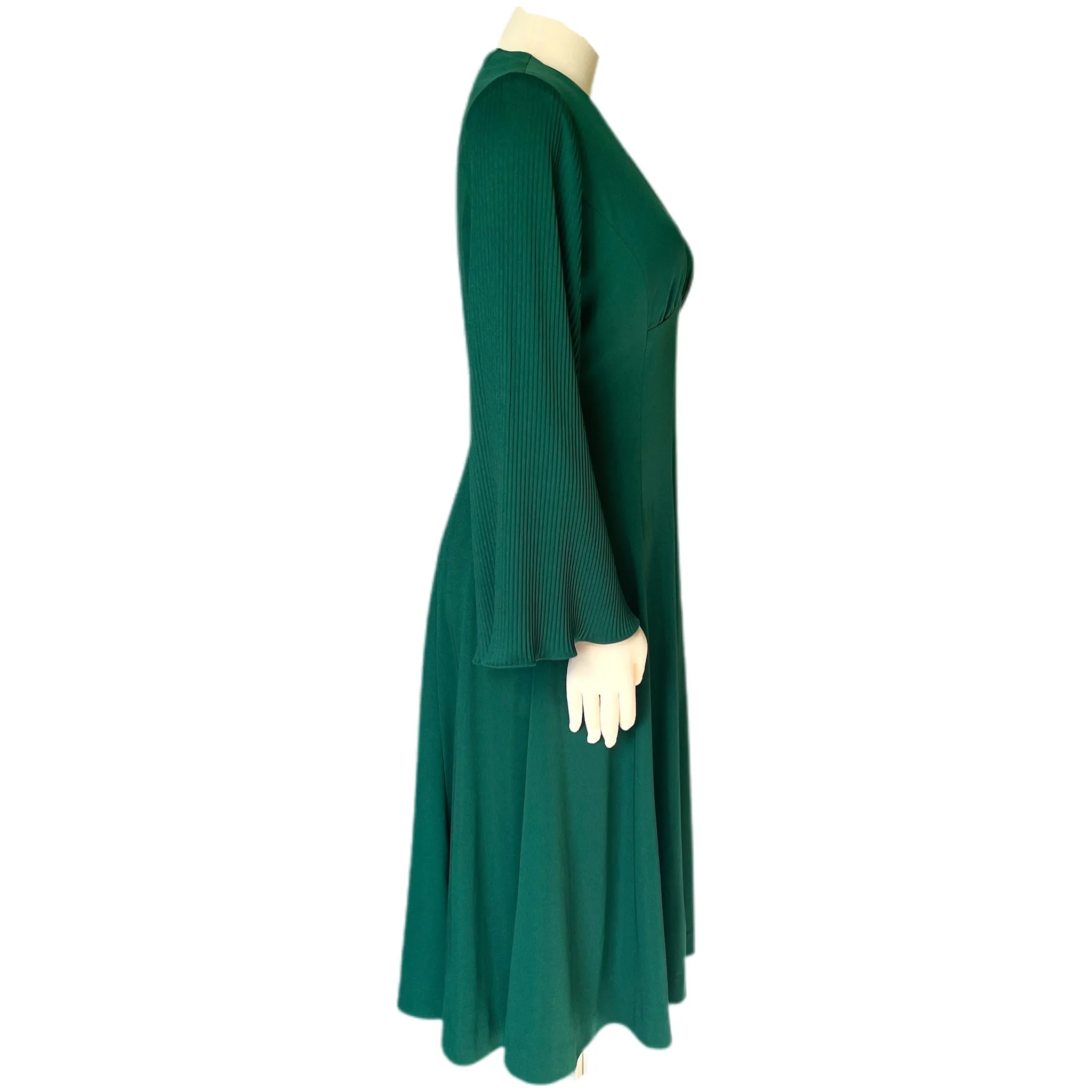 Vintage Emerald Green by Edith Flagg with Flouted Sleeves in Mini Pleats. 1970s Fashion.