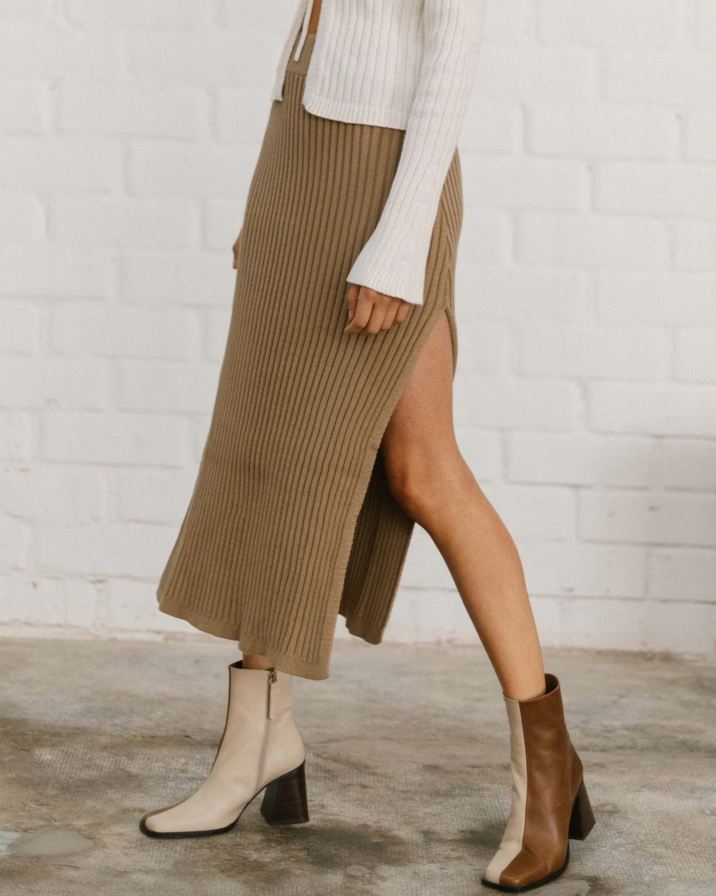 Wise Opened Knit Skirt Camel