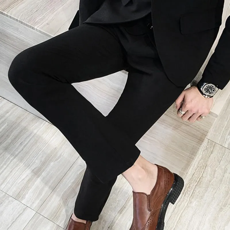 Men-in-Black Three Piece Slim Fit Suit