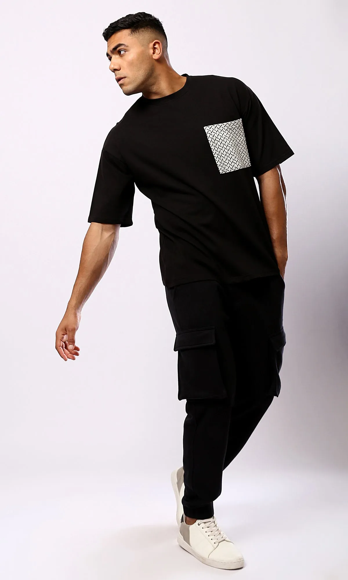 O181700 Relaxed Fit Black Tee With Front Patterned Pocket