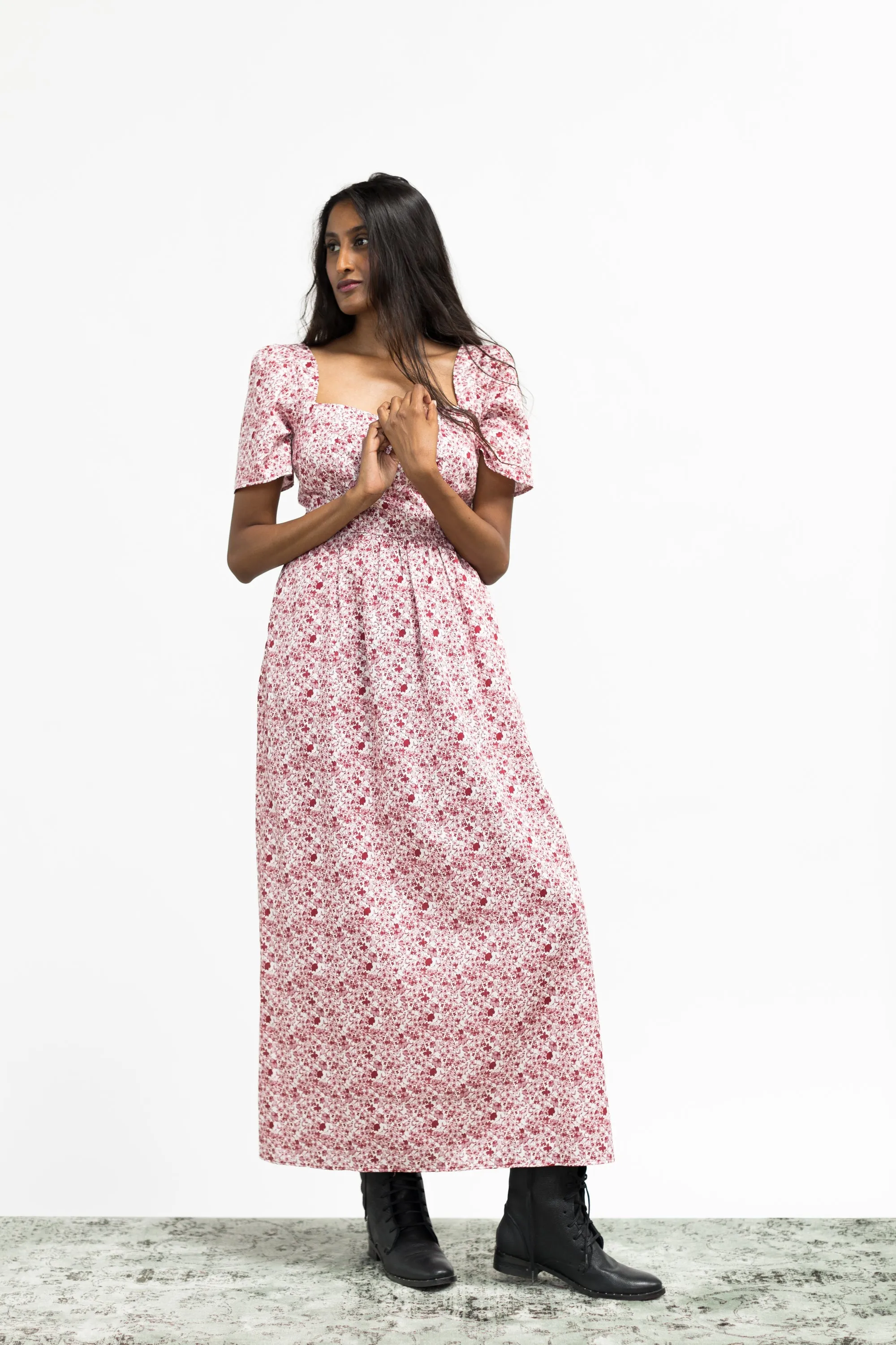 Beatrice Maxi Dress With Sweetheart Neckline / Pink   Milkly White Liberty Floral Cotton